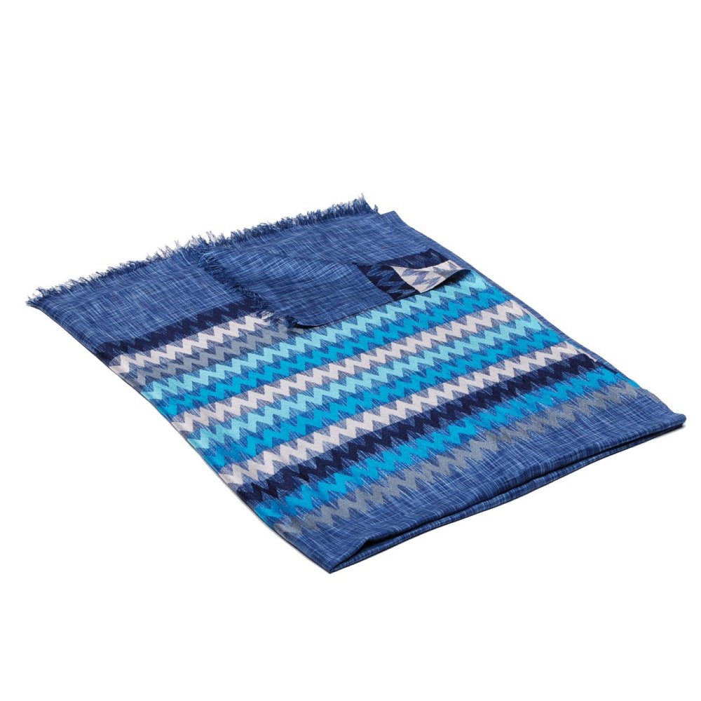 Šála z viskózy a hedvábí s pruhy modrá s bílou a černou