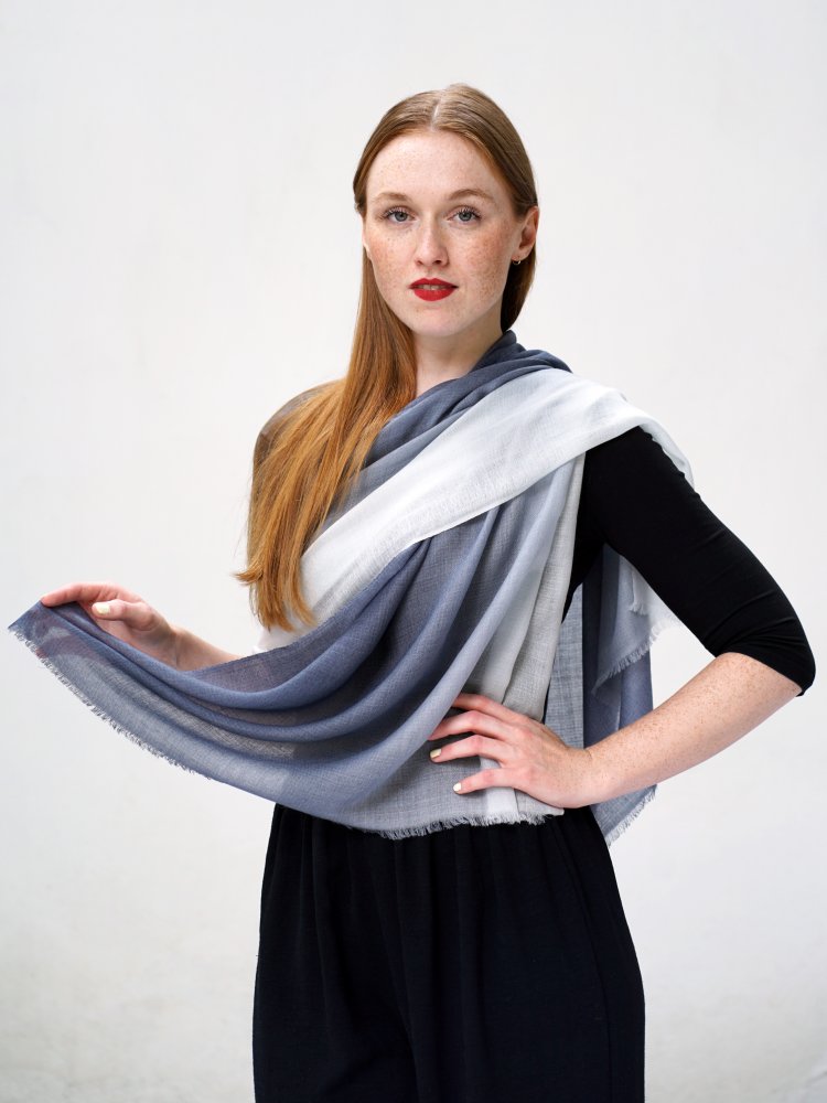 Prstýnková pašmína exclusive ombré s tmavě šedou