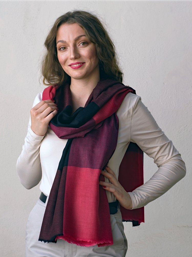 Kašmírská vlněná pašmína exclusive tmavě růžovo-černá