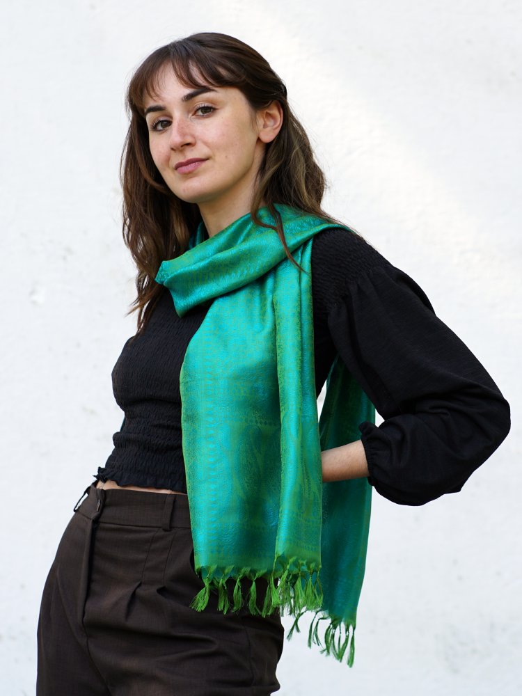 Hedvábná šála z Váránasí zeleno-tyrkysová