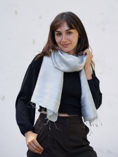 Šál zo surového hodvábu svetlošedý