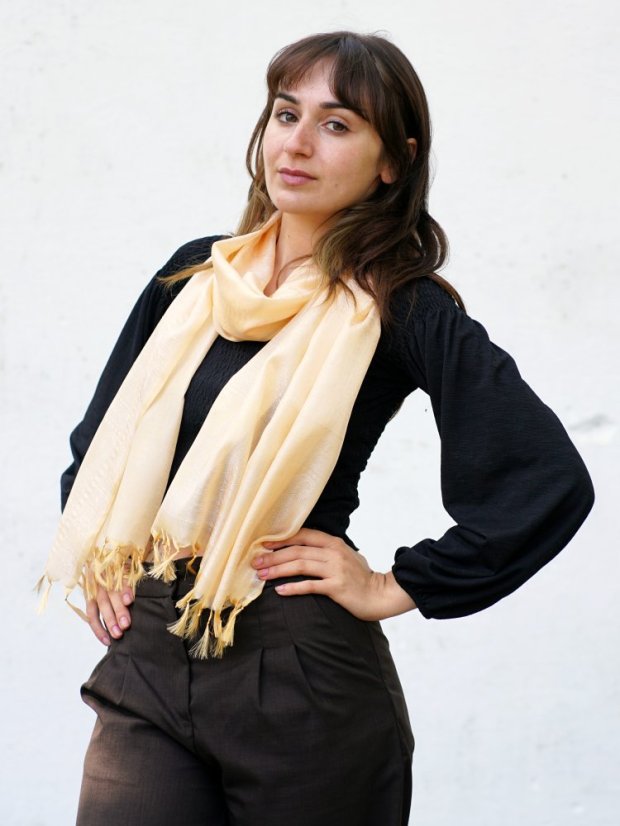 Seidenschal aus Varanasi in Aprikosenfarbe mit Weiß