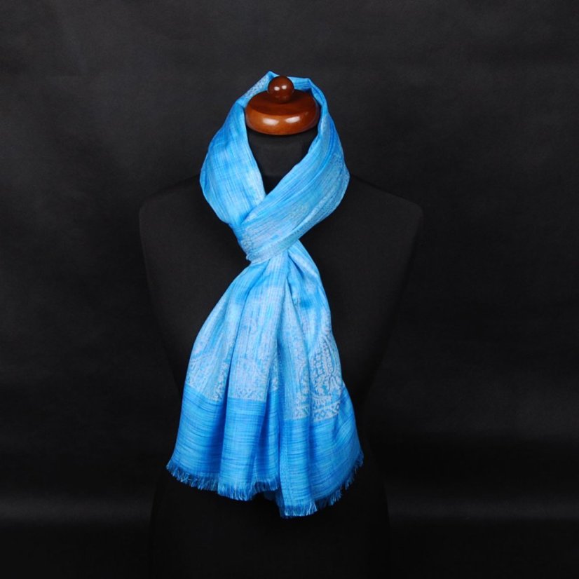 Šála z viskózy a hedvábí s ornamenty Jamavar světle modrá s bílou