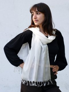 Hedvábná šála z Váránasí bílá