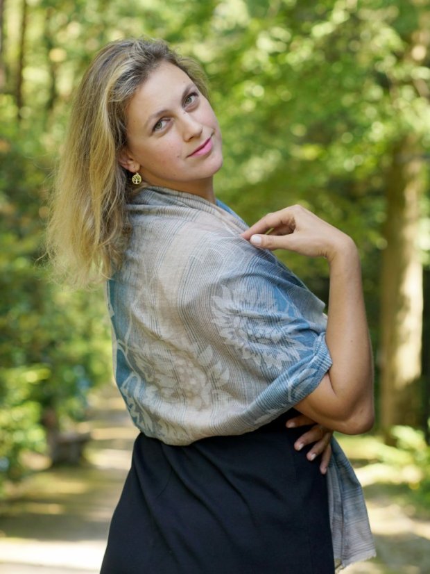 Kašmírska vlnená pašmína exclusive smotanová so zlatou a tmavomodrou