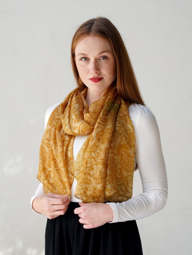 Großer Seidenschal mit ornamentales Muster, gold