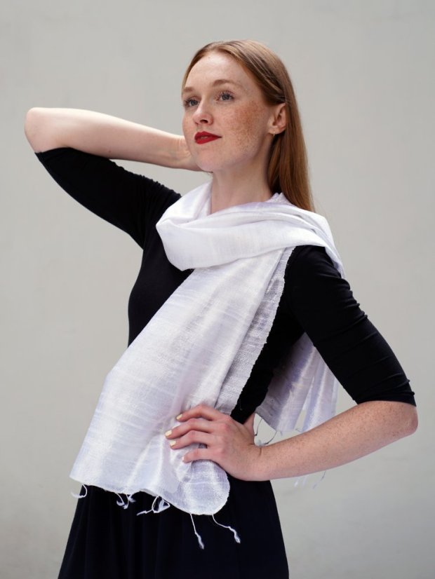 Schal aus Rohseide weiß