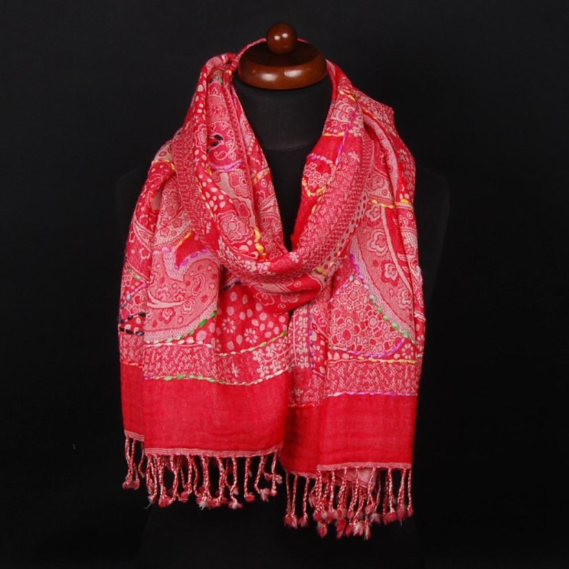 Šál z merino vlny s vyšívaním červeno-ružový so smotanovou farbou