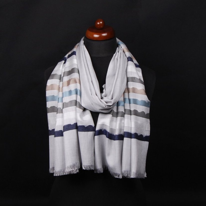 Šál z viskózy a hodvábu s pruhmi svetlošedý s šedou farbou