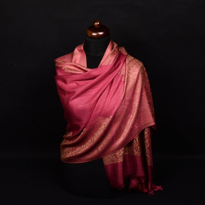 Šál z viskózy a hodvábu s ornamentmi tmavočervený so zlatou farbou