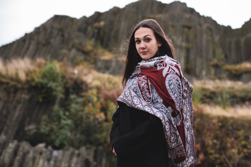 Prostříhávané šály z viskózy