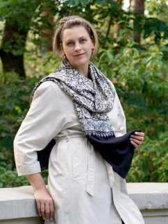 Kaschmirische Pashmina schwarz mit Seide-Stickerei in heller Goldfarbe und Petrol-Farbe