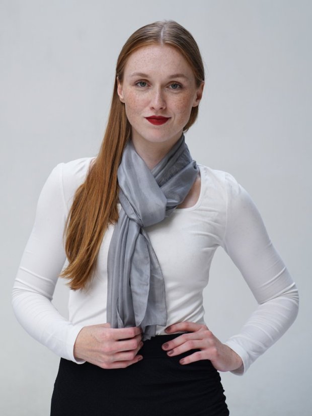 Hodvábny šál jednofarebný šedý