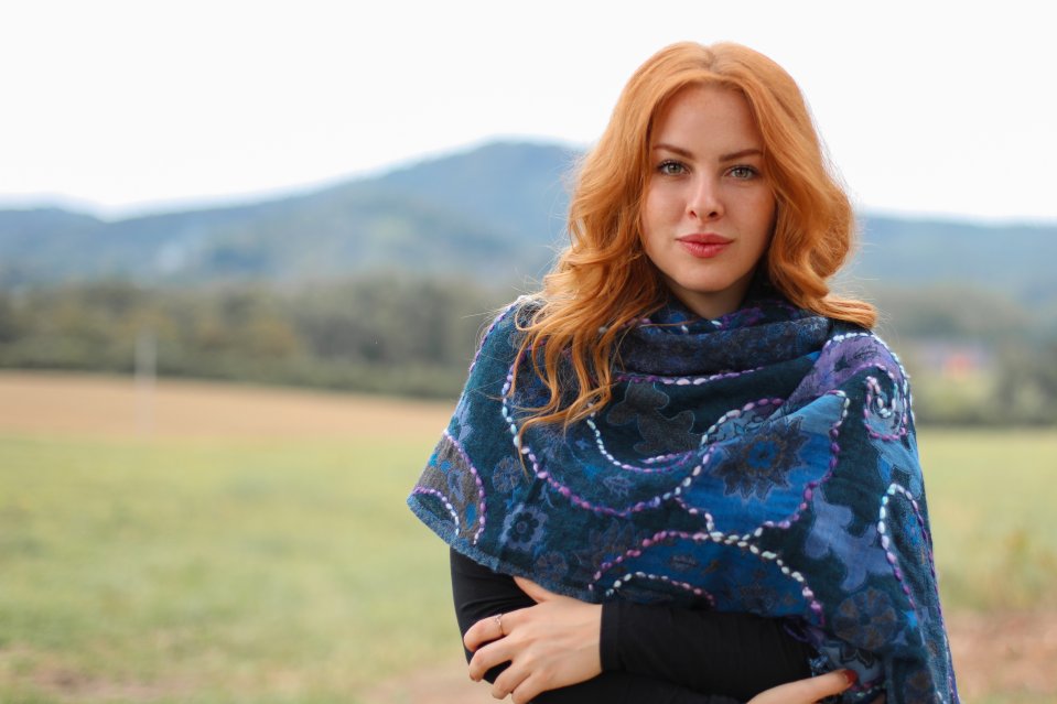 Šály z merino vlny s vyšívaním