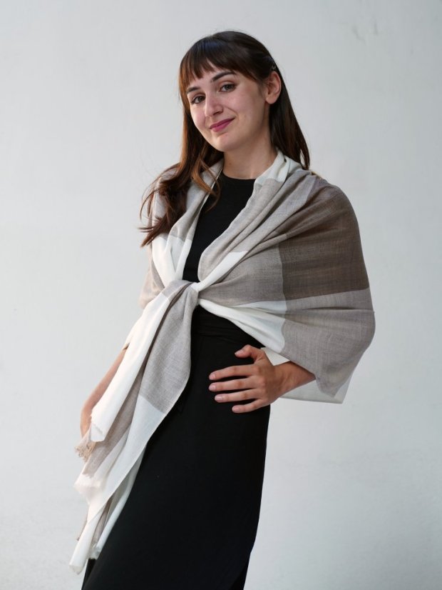 Kaschmirische Pashmina exklusiv kariert graubraun mit Weiß