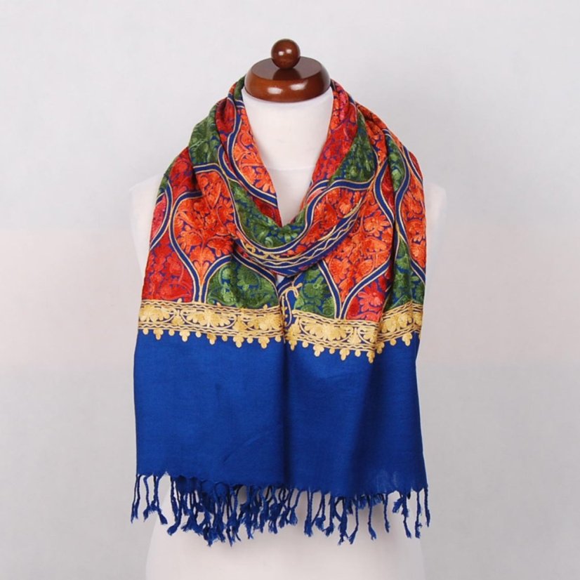 Kašmírsky vlnený šál Jate M modrý s výšivkou so zlatou a červenou farbou