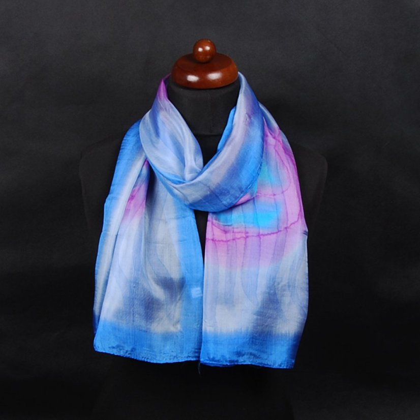 Hedvábná malovaná šála světle modrá