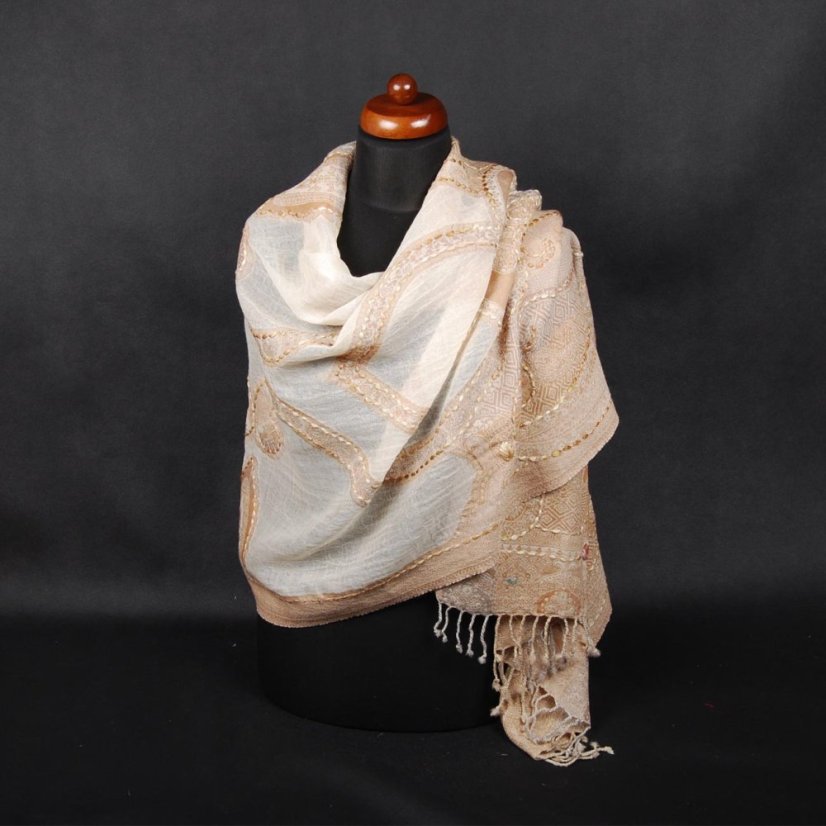 Schal aus Merinowolle handgestickt in Hellbraun, Grau und Cremefarbe