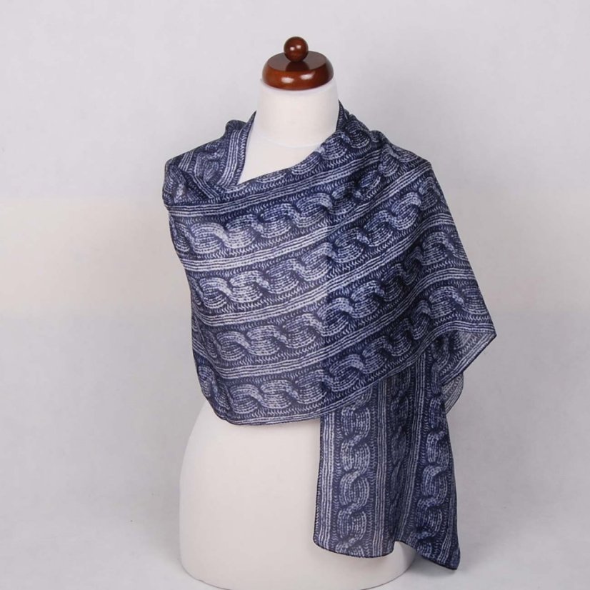 Hodvábny šál s potlačou tmavomodro-biely