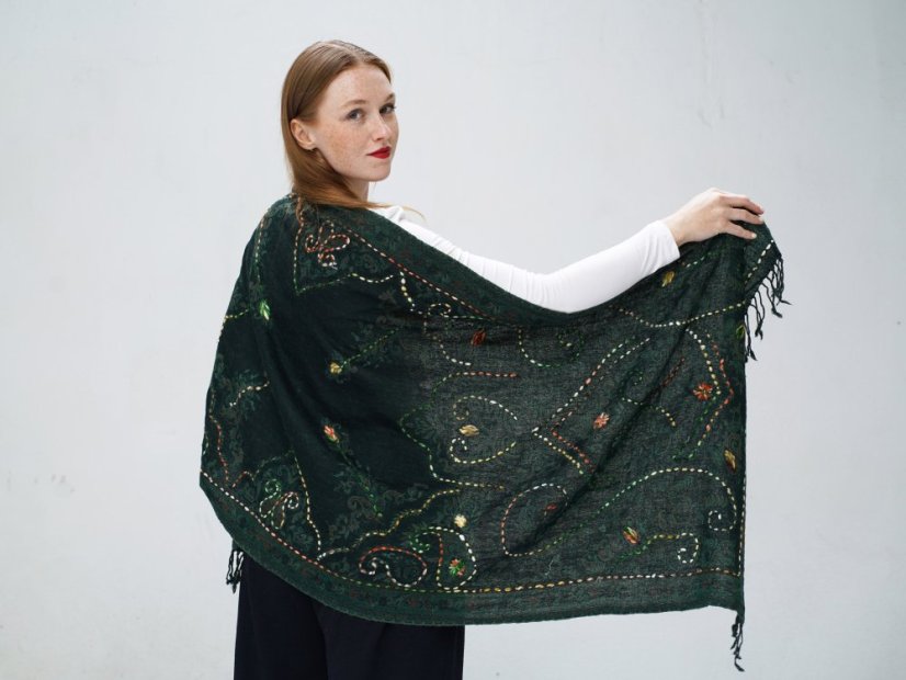 Schal aus Merinowolle handgestickt dunkelgrün