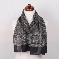 Hodvábny šál s potlačou Maya čierno-smotanový