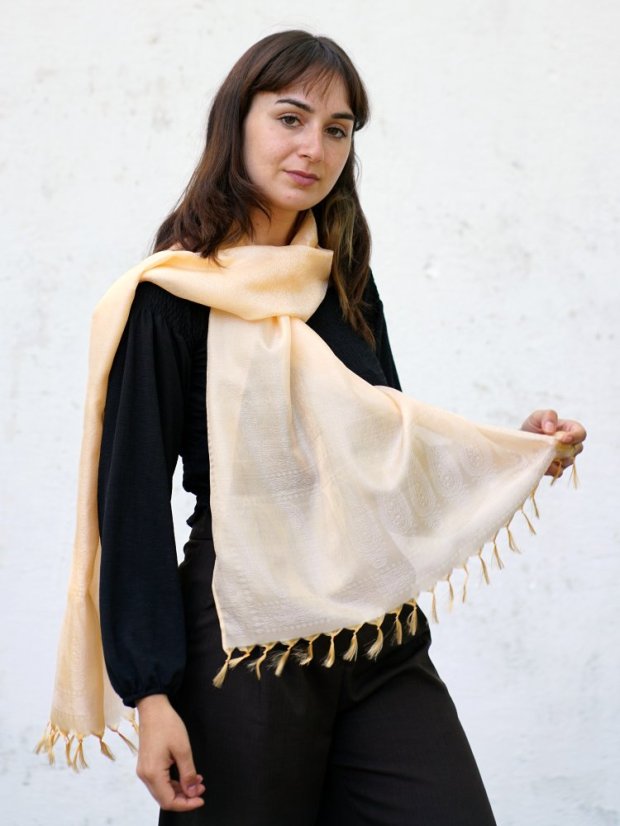 Seidenschal aus Varanasi in Aprikosenfarbe mit Weiß