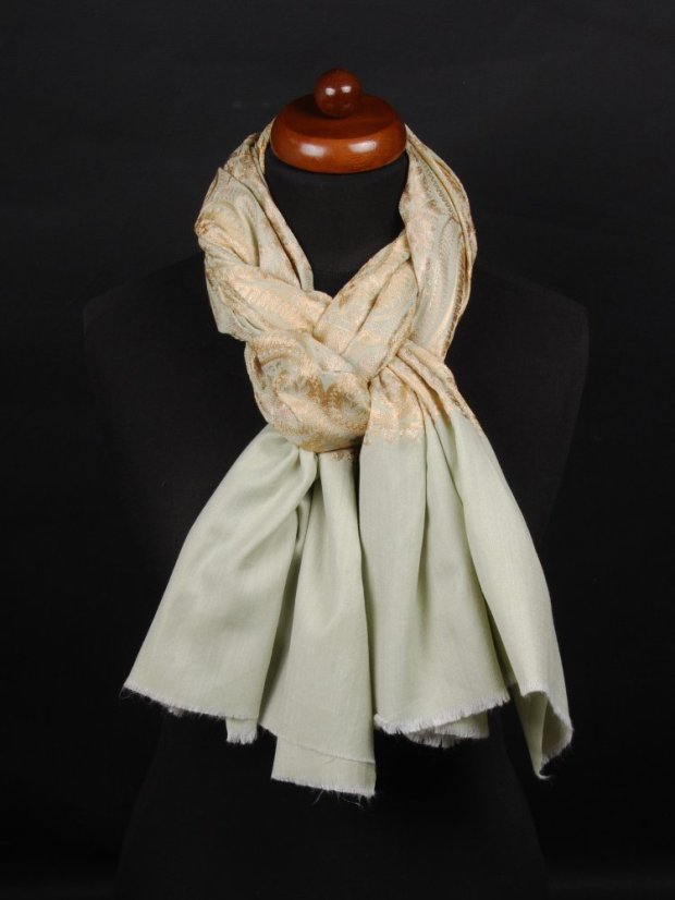 Kašmírsky vlnený šál vyšívaný hodvábom svetlozelený s béžovou a zlatou farbou