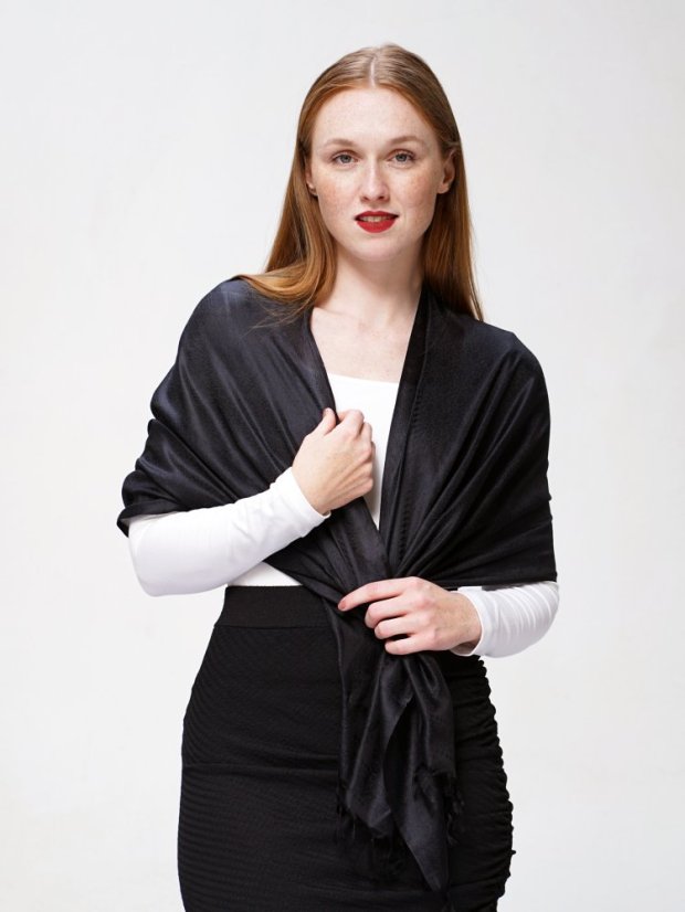 Hedvábná šála z Váránasí černá