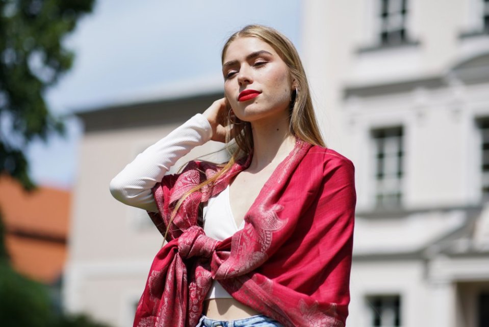 Šály z viskózy a hodvábu s ornamentmi