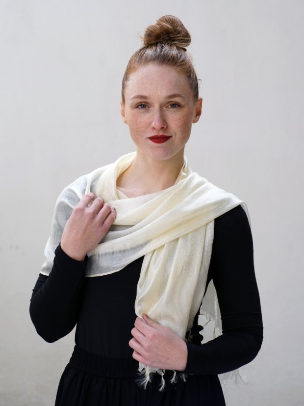 Hedvábná šála z Váránasí světle žlutá