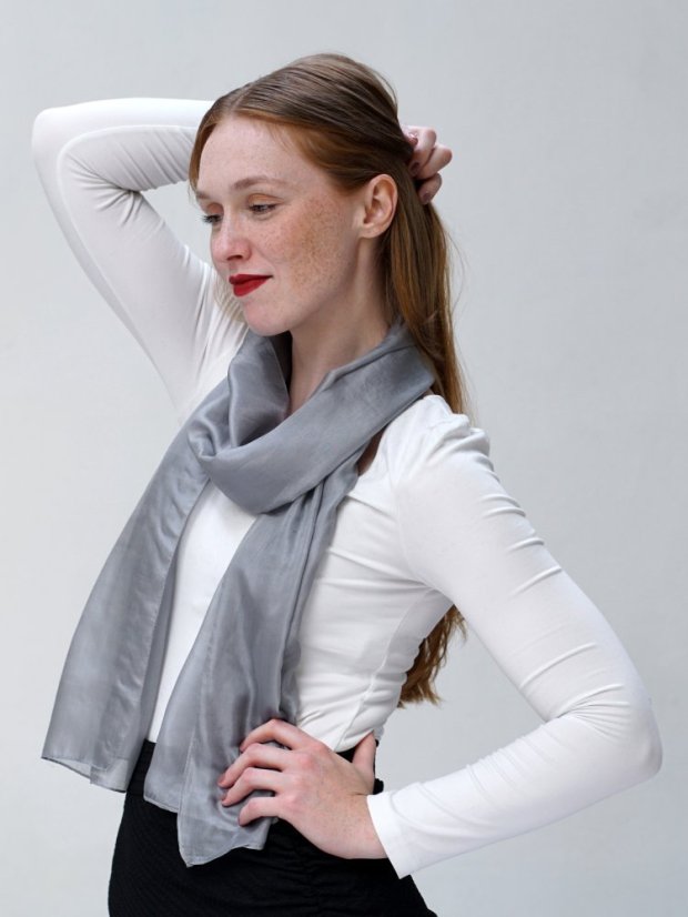 Hodvábny šál jednofarebný šedý