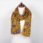 Hedvábná šála s potiskem velká tmavě žlutá