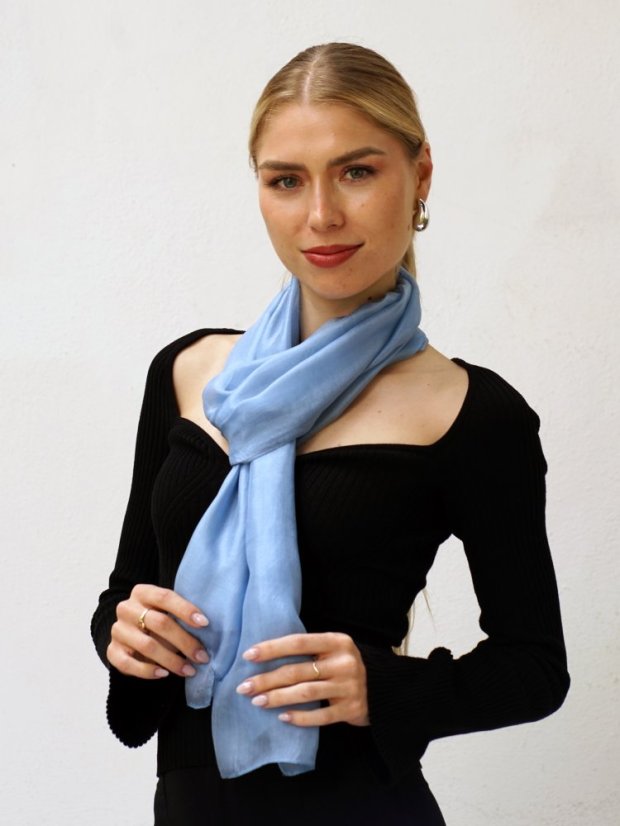 Hedvábná šála jednobarevná světle šedomodrá