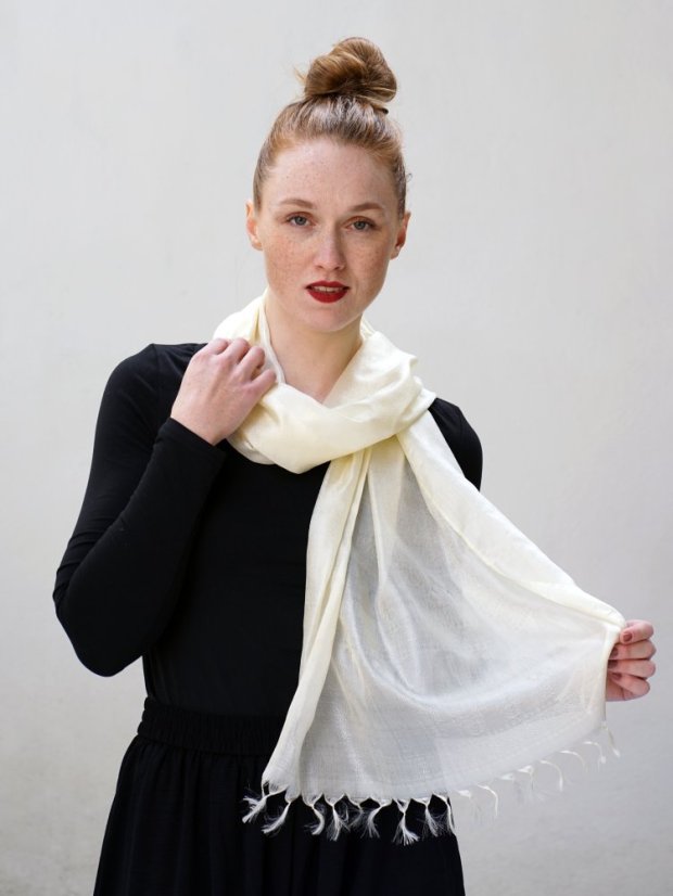 Hedvábná šála z Váránasí světle žlutá