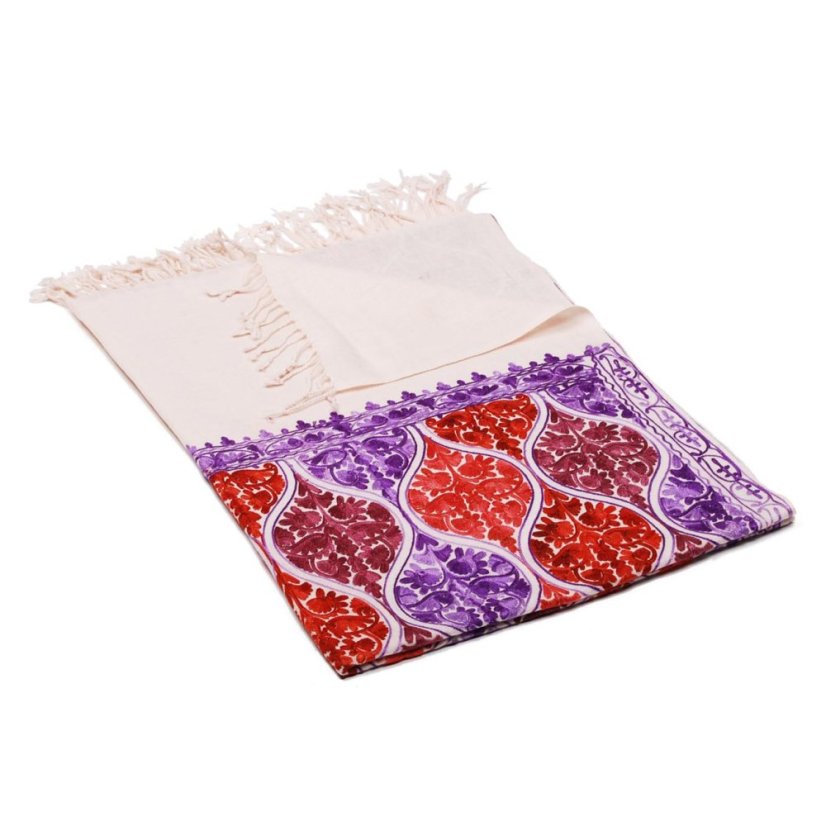 Kašmírsky vlnený šál Jate M smotanový s výšivkou vo fialovej a červenej