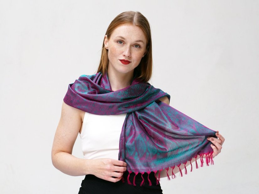 Seidenschal aus Varanasi in Magenta mit Dunkelgrün