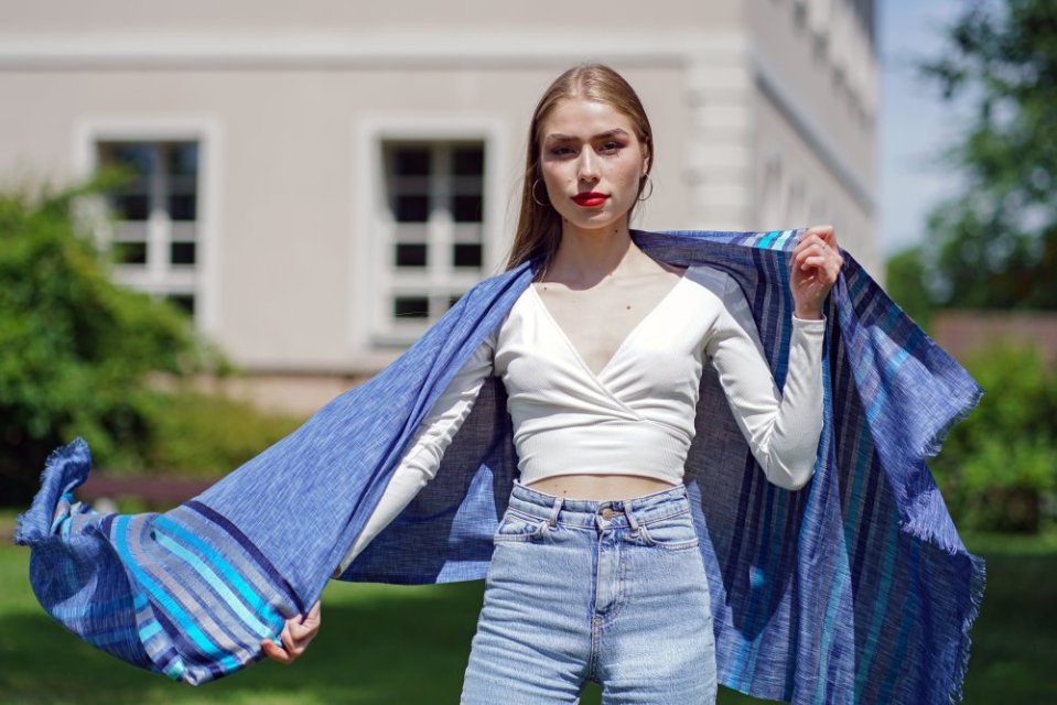 Šály z viskózy a hodvábu s pruhmi