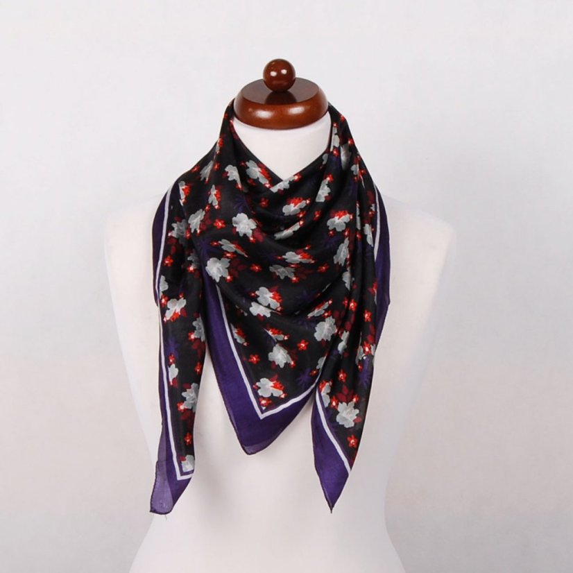 Hedvábný šátek s potiskem černý s tmavě fialovomodrou a červenou