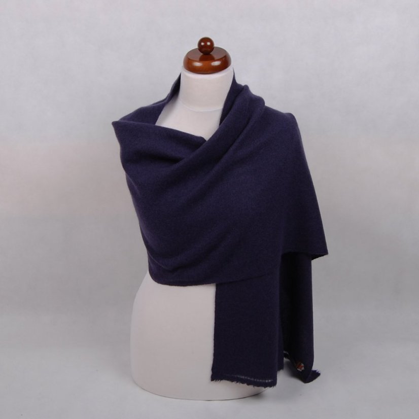 100% kašmírová šála exclusive střední tmavě modrá s fialovým nádechem