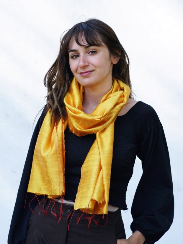 Schal aus Rohseide gelb