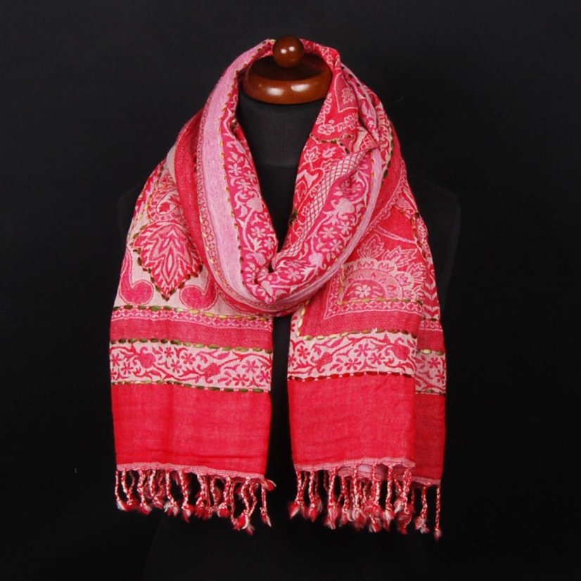 Šála z merino vlny s vyšíváním tmavě růžová se smetanovou a červenou