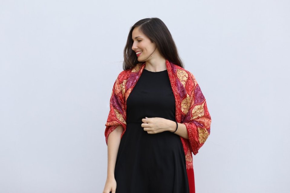 Kašmírske vlnené šály vyšívané na stroji