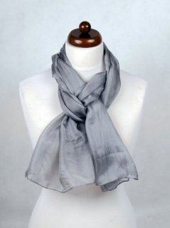 Hedvábná šála jednobarevná šedá