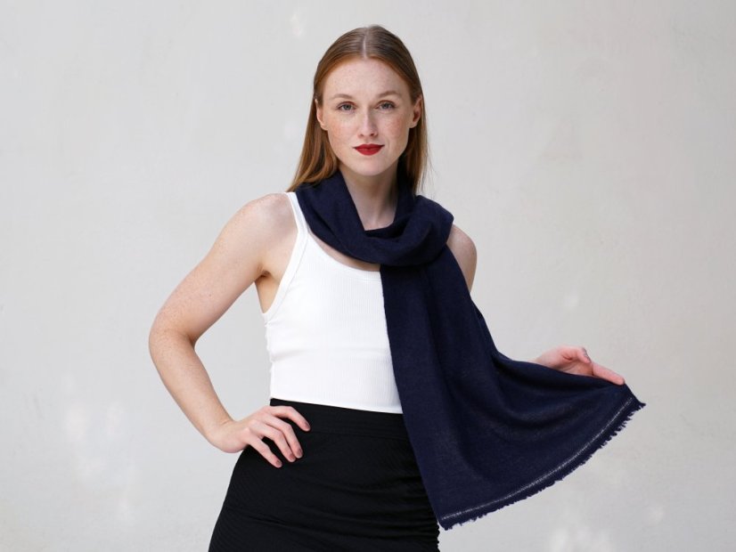 100% kašmírová šála exclusive úzká tmavě modrá