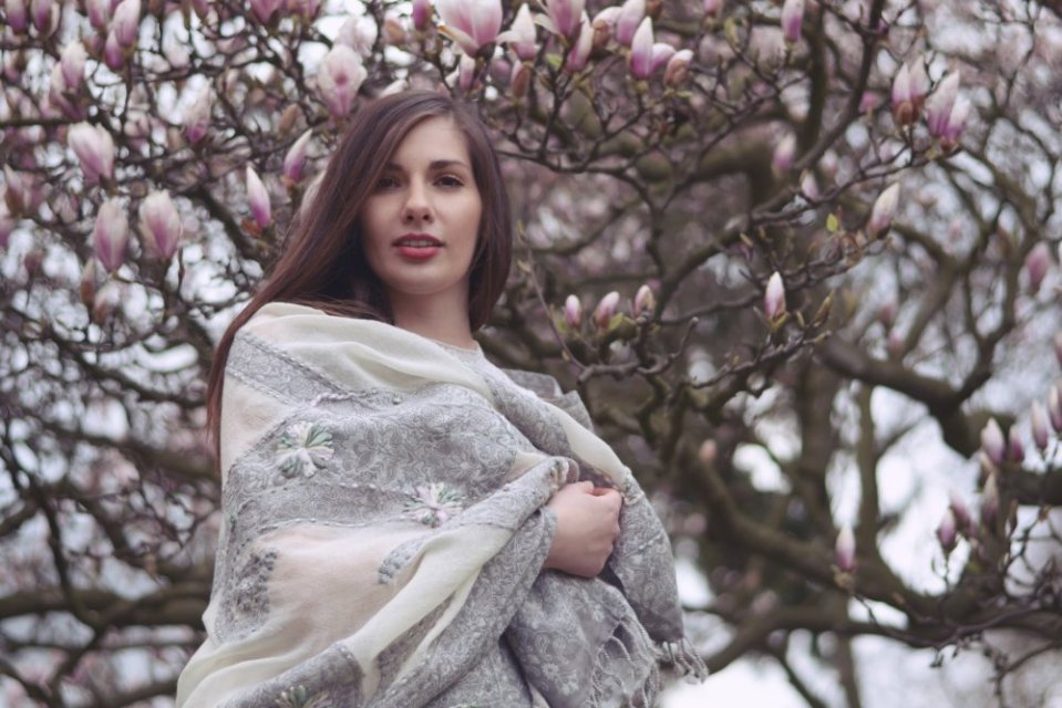 Šály z merino vlny s vyšívaním