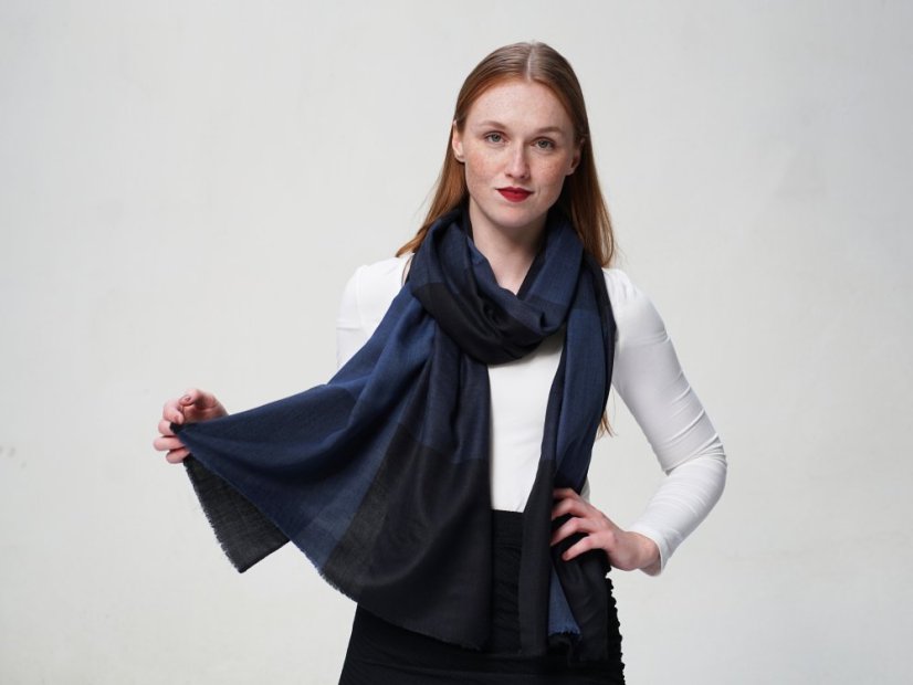 Kaschmirische Pashmina exklusiv kariert dunkelblau-schwarz