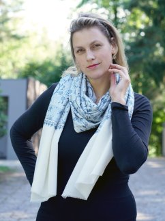 Kaschmirische Pashmina cremefarben mit Seide-Stickerei in Petrol-Farbe