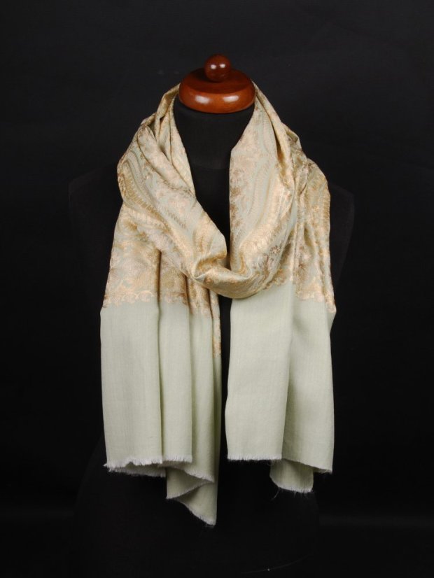 Kašmírsky vlnený šál vyšívaný hodvábom svetlozelený s béžovou a zlatou farbou