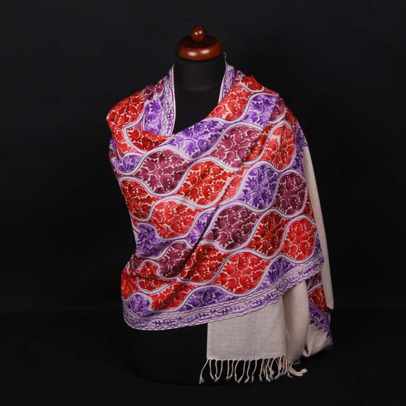 Kašmírsky vlnený šál Jate M smotanový s výšivkou vo fialovej a červenej