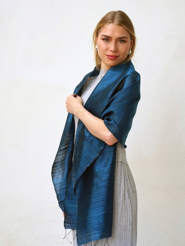 Šála ze surového hedvábí tmavě modrá